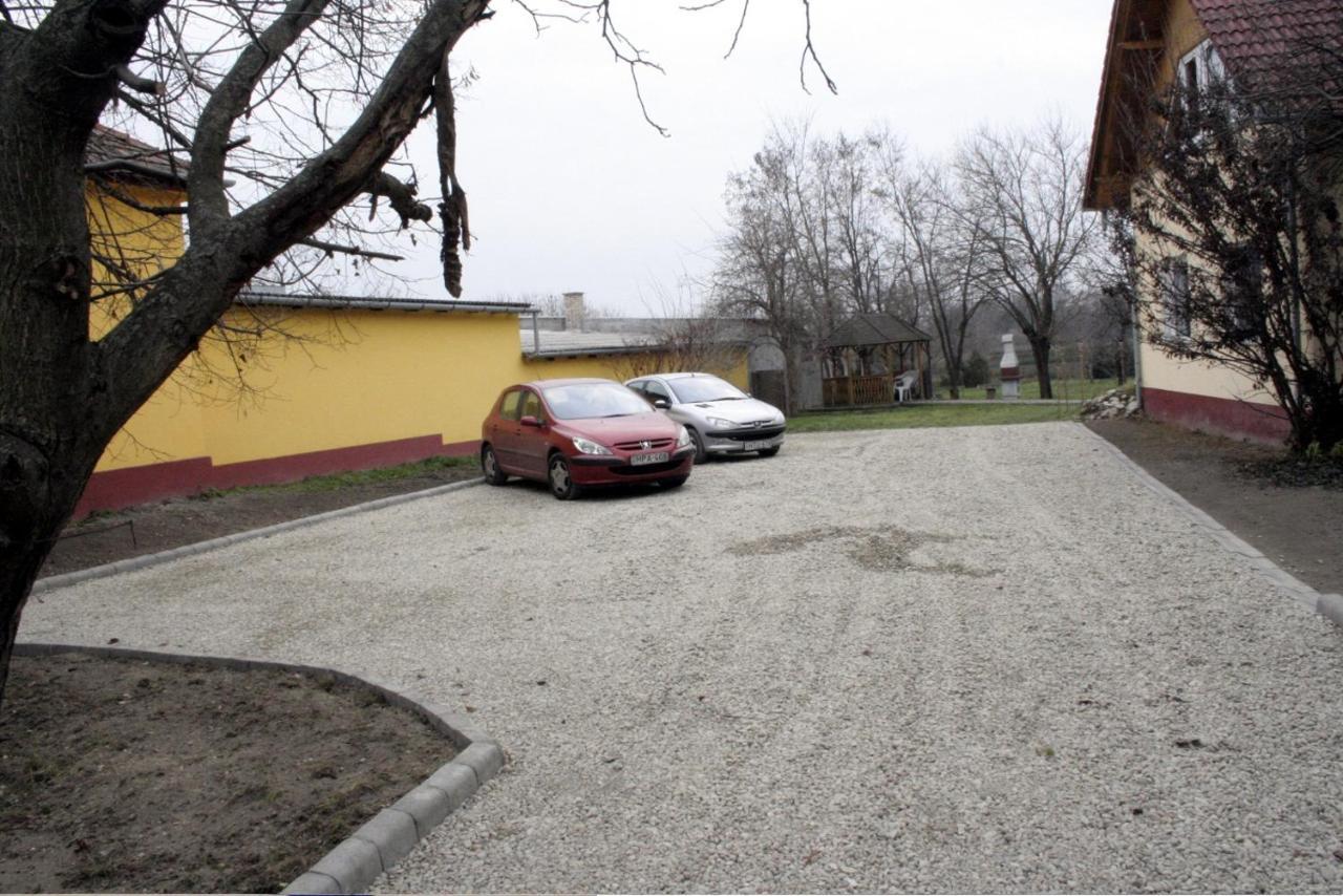 Casa Napsugar Panzio Bed & Breakfast Apostag Dış mekan fotoğraf