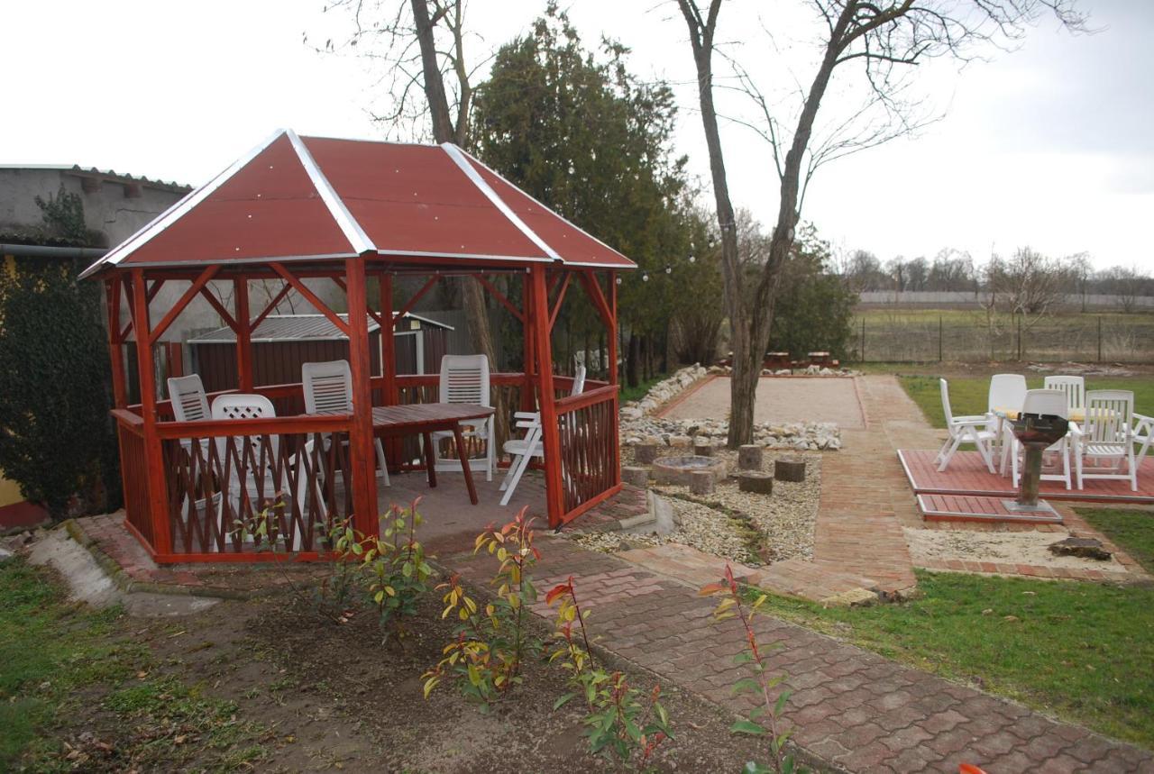 Casa Napsugar Panzio Bed & Breakfast Apostag Dış mekan fotoğraf