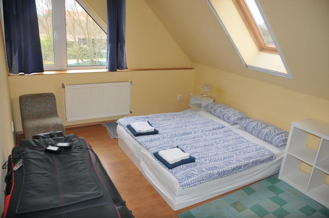 Casa Napsugar Panzio Bed & Breakfast Apostag Oda fotoğraf