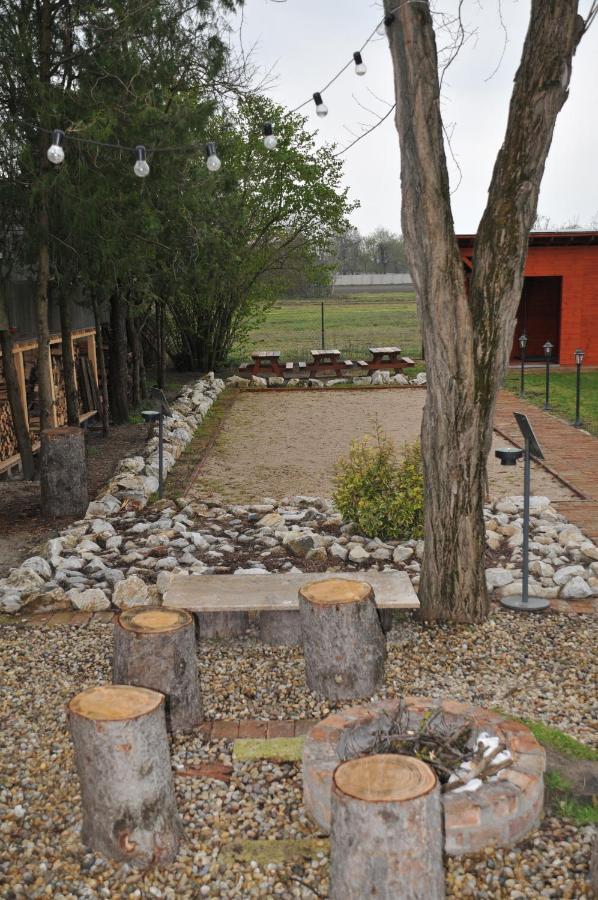 Casa Napsugar Panzio Bed & Breakfast Apostag Dış mekan fotoğraf