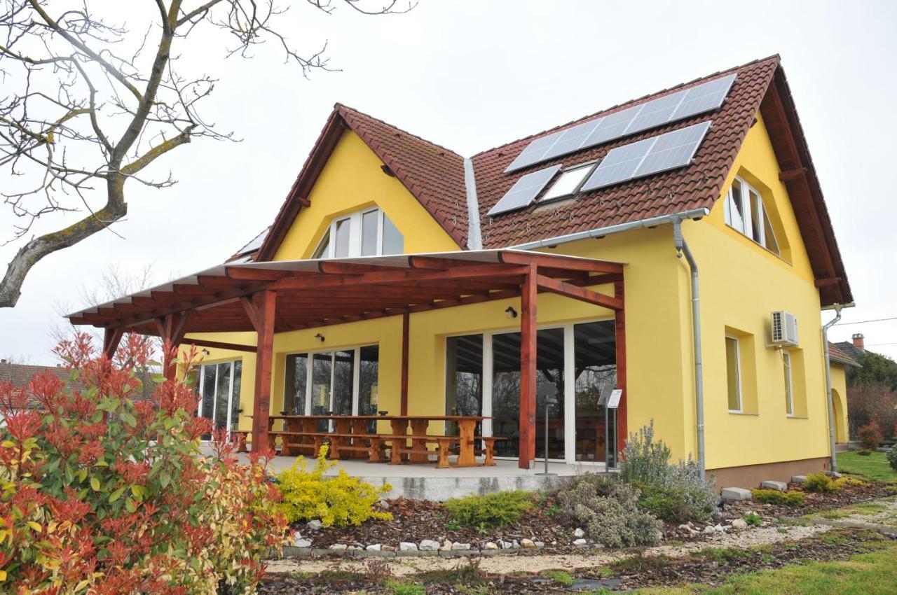 Casa Napsugar Panzio Bed & Breakfast Apostag Dış mekan fotoğraf