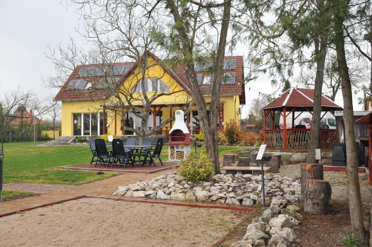 Casa Napsugar Panzio Bed & Breakfast Apostag Dış mekan fotoğraf