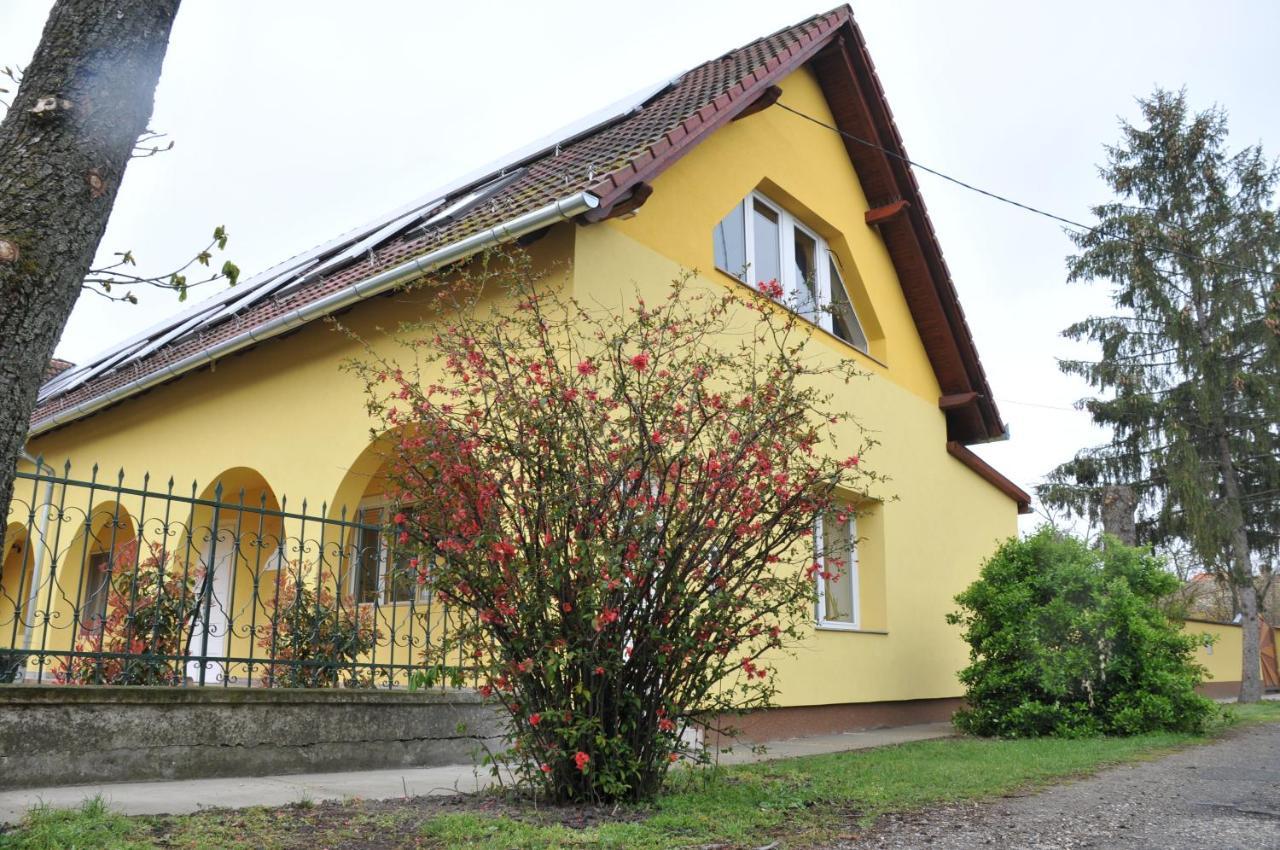 Casa Napsugar Panzio Bed & Breakfast Apostag Dış mekan fotoğraf