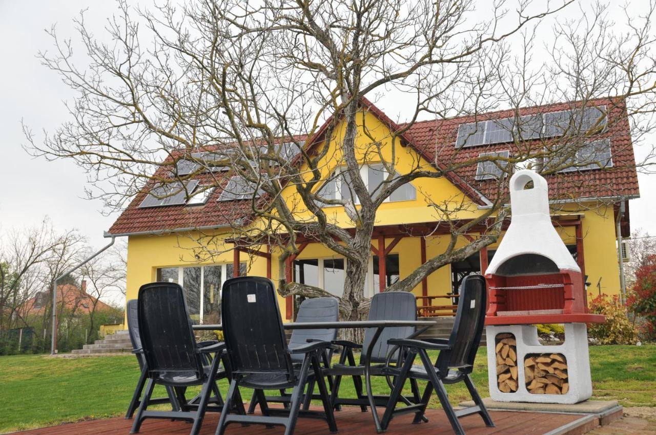 Casa Napsugar Panzio Bed & Breakfast Apostag Dış mekan fotoğraf