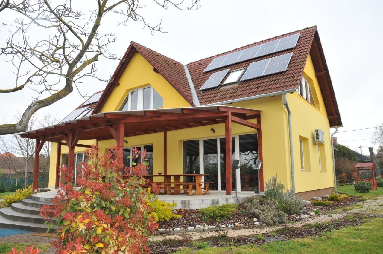 Casa Napsugar Panzio Bed & Breakfast Apostag Dış mekan fotoğraf